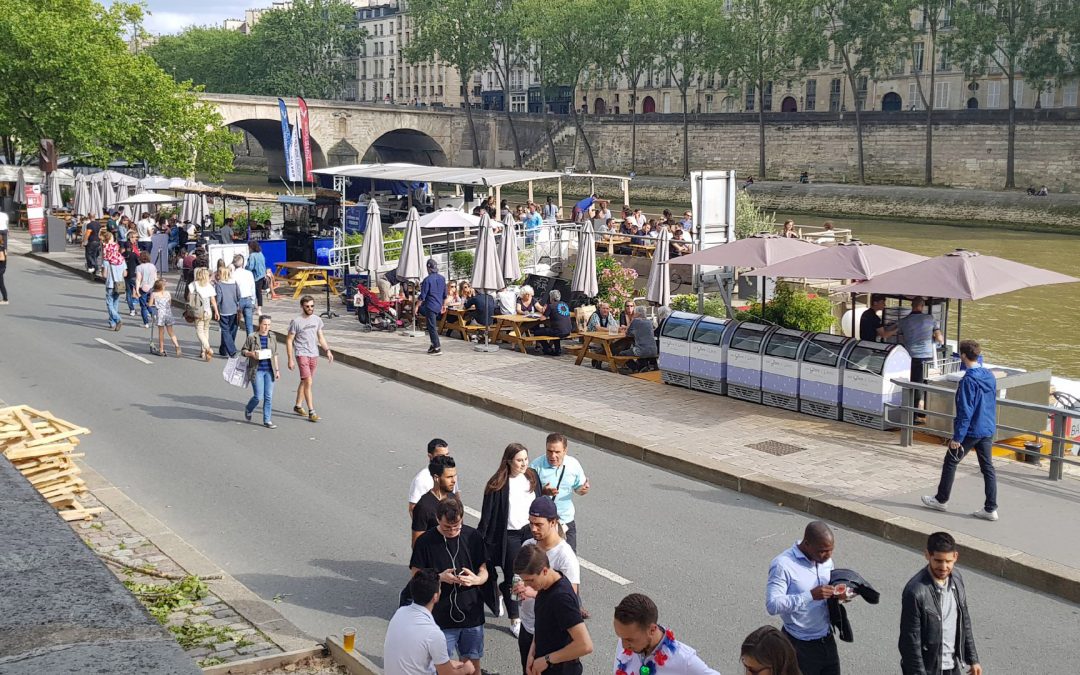 Une péniche en bord de Seine…
